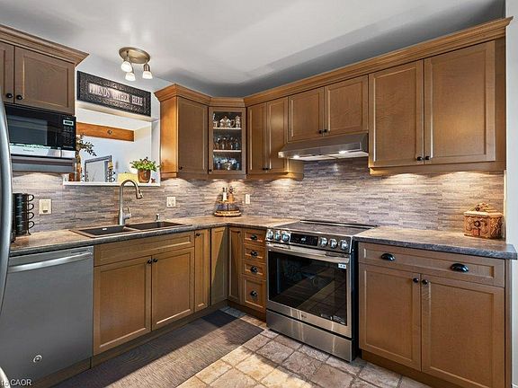 3rd image of 55 Kerman Ave #55