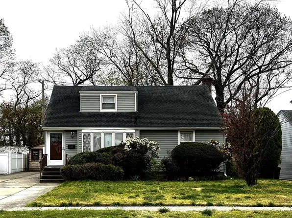 952 Southern Drive, Franklin Square, NY 11010