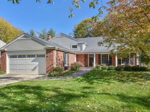 324 Green Valley Dr, Naperville, IL 60540