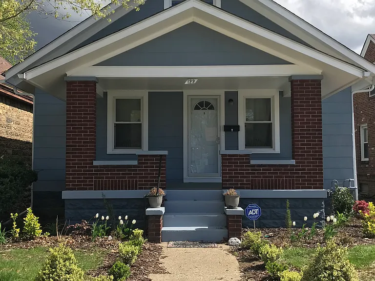 122 Olive Ave — Photo 1