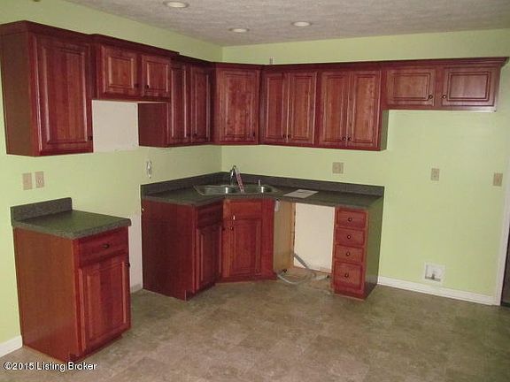 4th image of 4990 Bell Ave