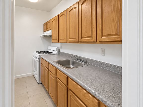 5th image of 3155 Rochambeau Ave #B10