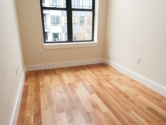 3rd image of 1426 Dekalb Ave #2LBR