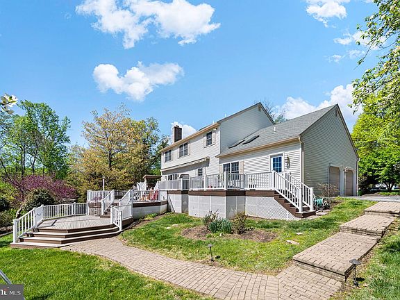 2nd image of 111 Brookhollow Dr