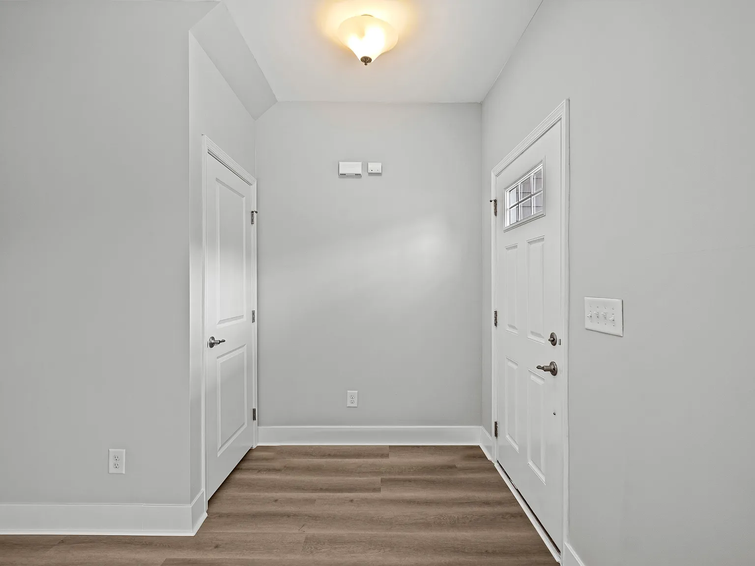 4 bed, 2.5 bath, 2083 sqft, $2,300 — Photo 3