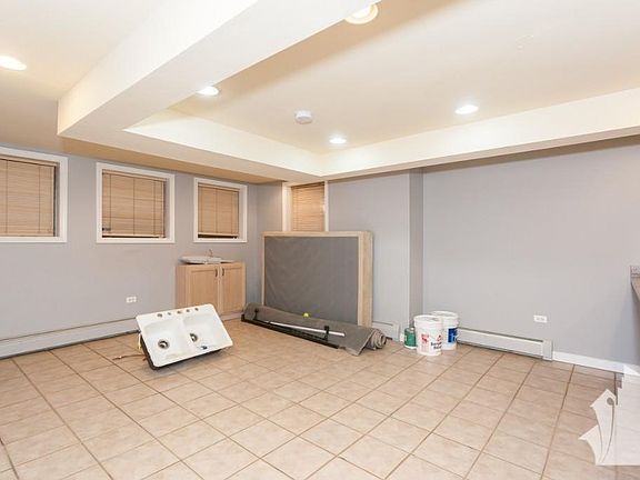 3rd image of 2032 W Farragut Ave APT 1