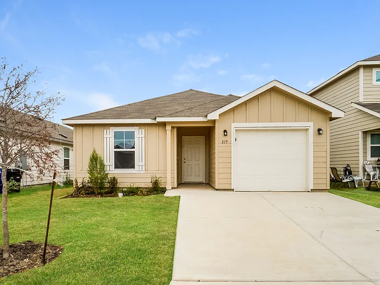819 Retama Pass — Photo 1