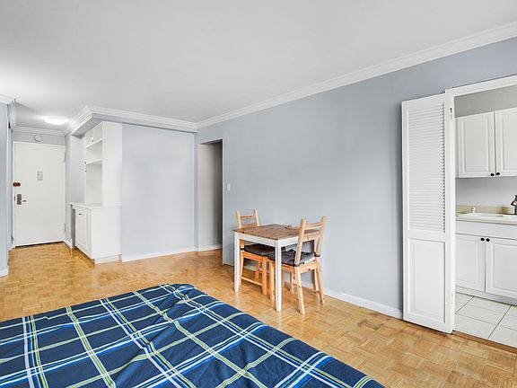 5th image of 225 E 36th St APT 10L