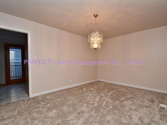 3rd image of 104 Calumet Ave