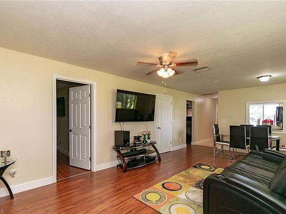 3rd image of 2135 SE 15th Pl APT 101