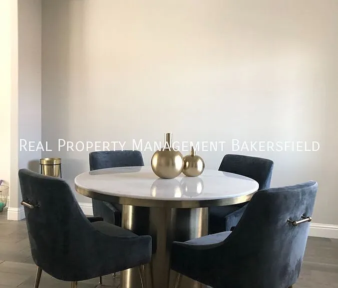 9009 Village Oaks Way — Photo 6
