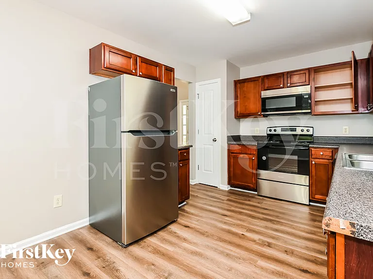 380 Pine Tree Dr — Photo 7