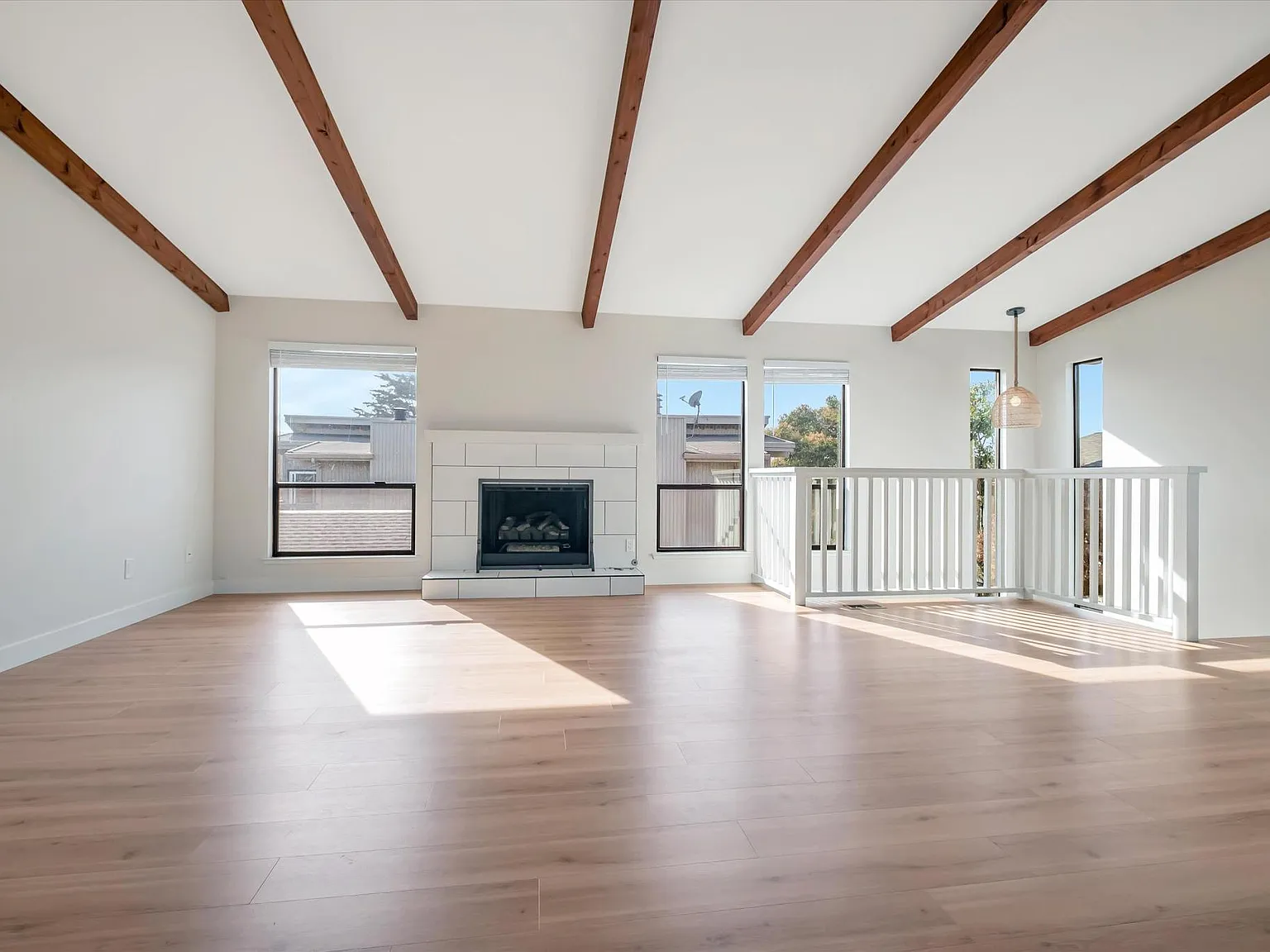 3 bed, 1400 sqft, $4,950 — Photo 4