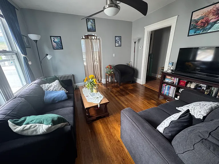 189 Campbell Ave #1 — Photo 2