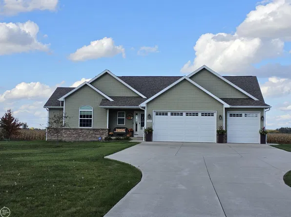 1919 Kloha Rd, Bay City, MI 48706