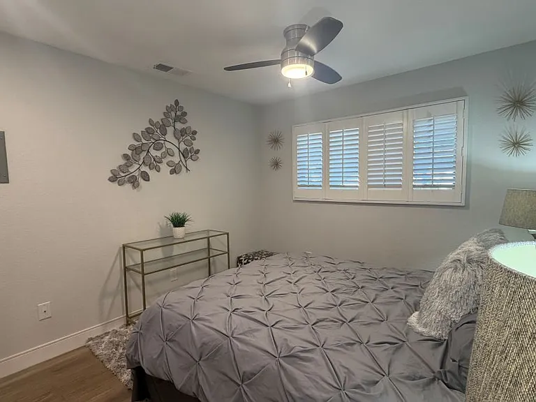 2801 N Los Felices Cir E — Photo 15