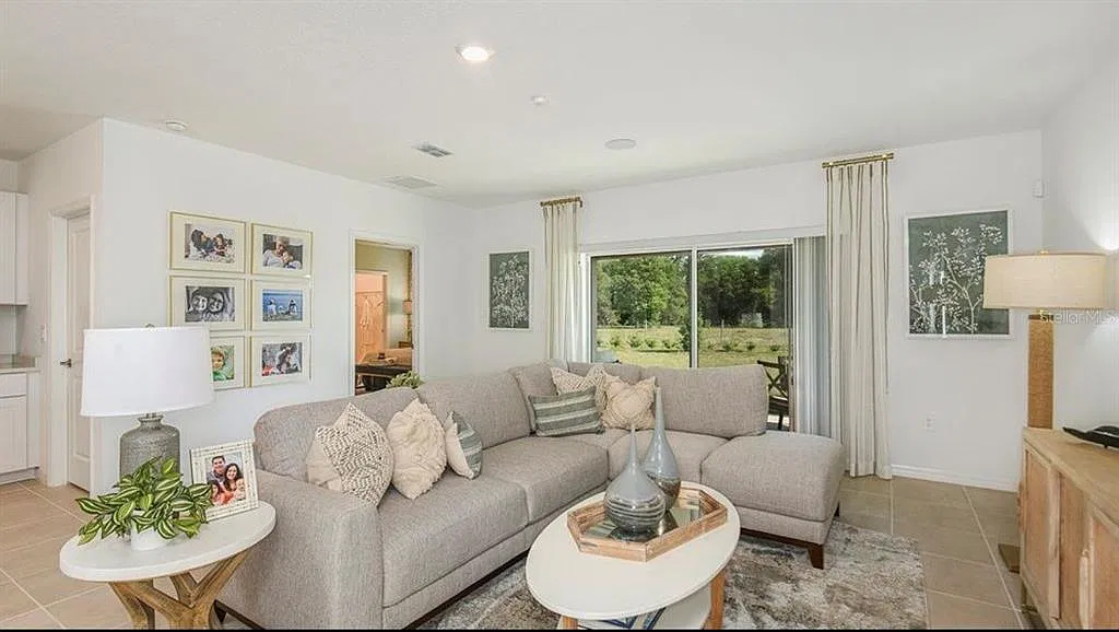 4 bed, 3.0 bath, 2105 sqft, $2,600 — Photo 4