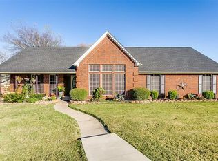 800 Oak Lane Dr, Joshua, TX 76058