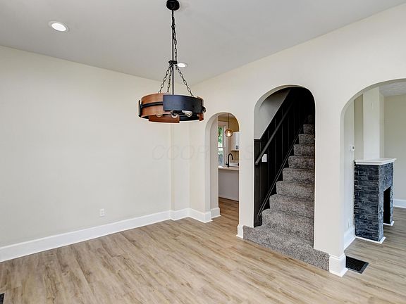 5th image of 644 E Whittier St