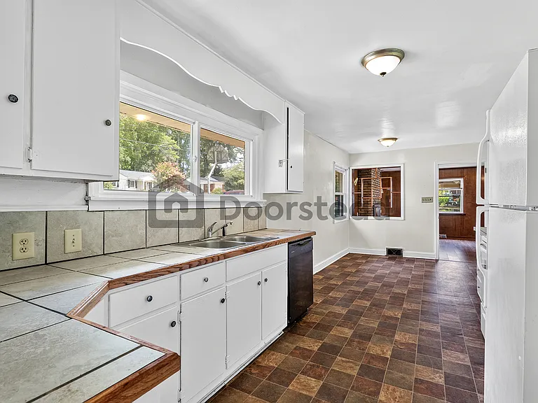 1217 Forestdale Dr — Photo 37