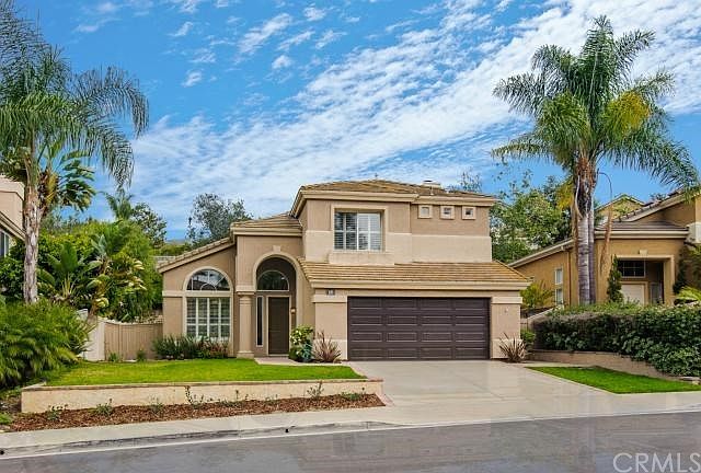 1st image of 10 Solitaire Ln