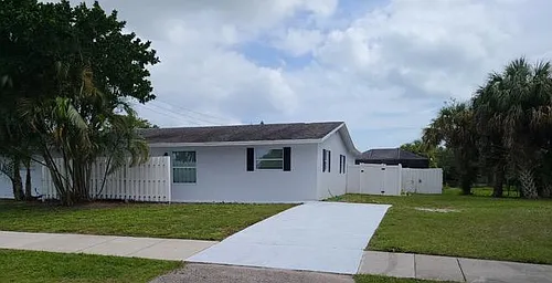 3031 NE Savannah Rd #2 Photo 1