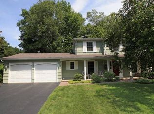 92 Tree Brook Dr, Rochester, NY 14625