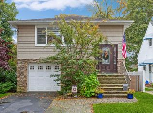 15 Lawrence Ave, Malverne, NY 11565