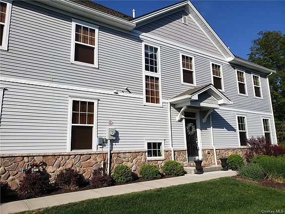 2nd image of 24 Lyndsey Ln