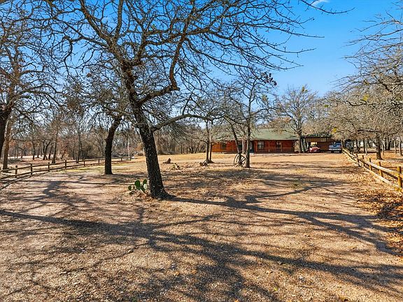 3rd image of 504 Windsor Ln