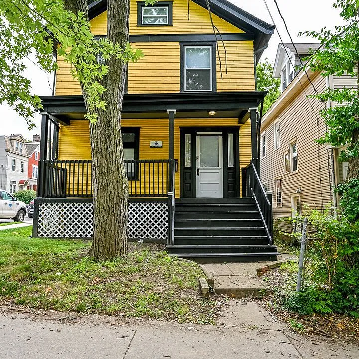 2344 W Clifton Ave