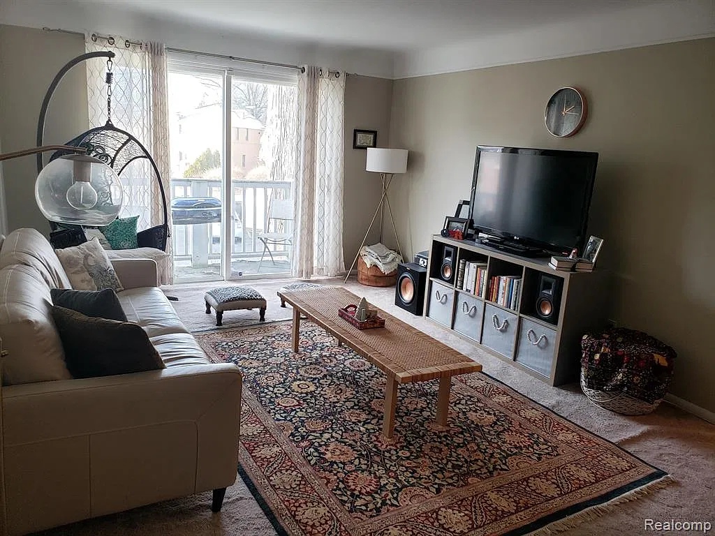 2 bed, 1.5 bath, 1273 sqft, $1,500 — Photo 4