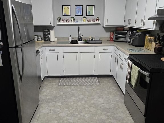 3rd image of 27 Smith Ave