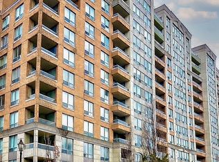 29 Northern Heights Dr #203, Richmond Hill, ON L4B 4L8