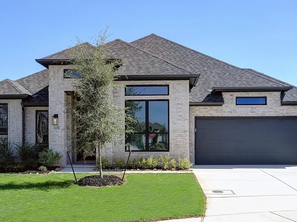 131 Pin Oak, Castroville, TX 78009