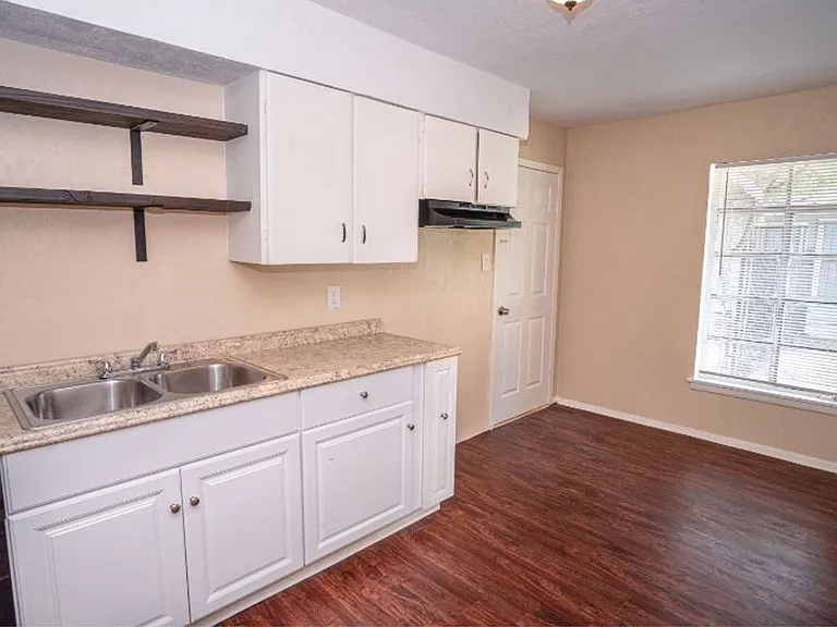406 Como St — Photo 5