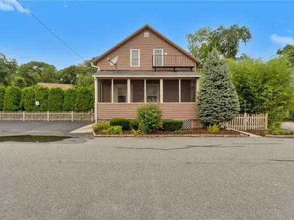 29 Eton Ave, Warwick, RI 02889