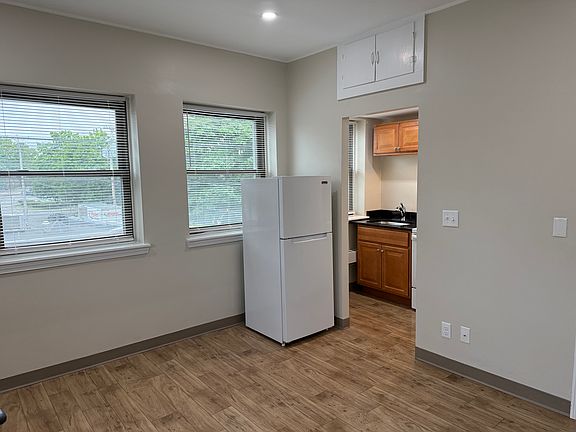 4th image of 1050 Hancock St #31