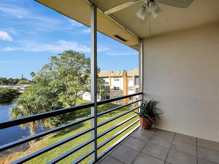 8225 Sunrise Lakes Dr N #303 — Photo 22