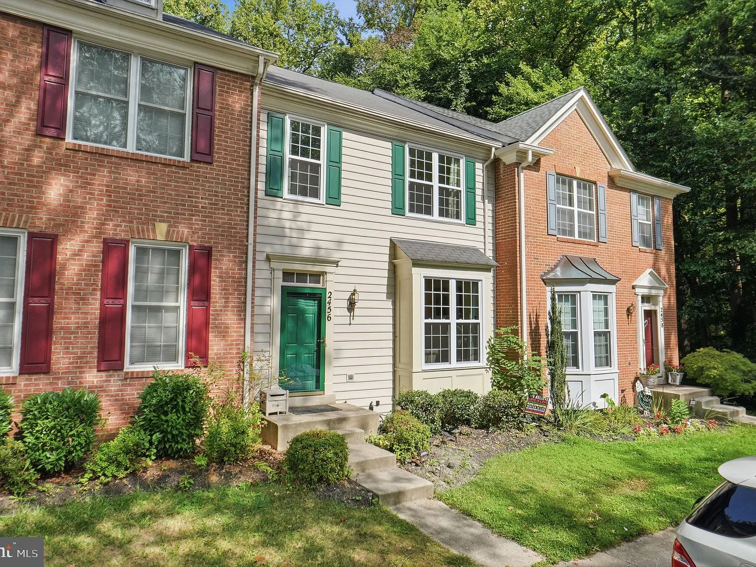 3 bed, 3.5 bath, 2390 sqft, $3,700 — Photo 3