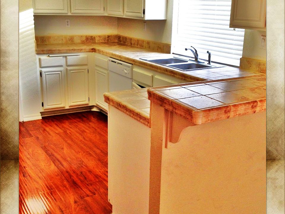 2nd image of 27880 Doreen Dr