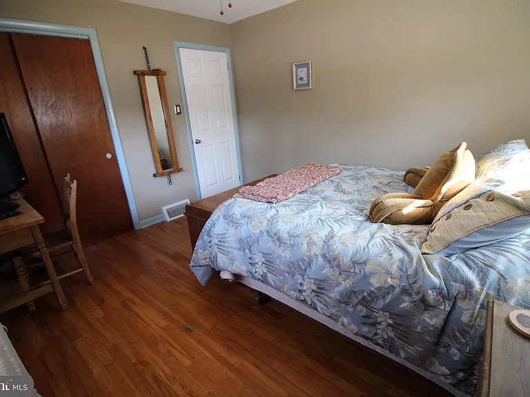 112 N Harvard Rd — Photo 16