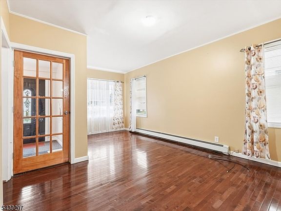 3rd image of 615 Spruce St