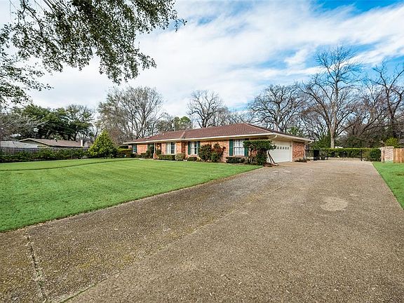 Single story home featuring a front lawn and a garage