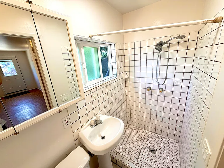 1816 Gillespie St #STUDIO — Photo 8