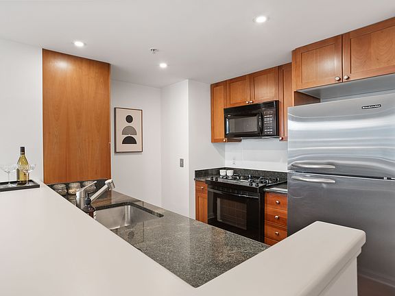4th image of 400 Beale St APT 1204