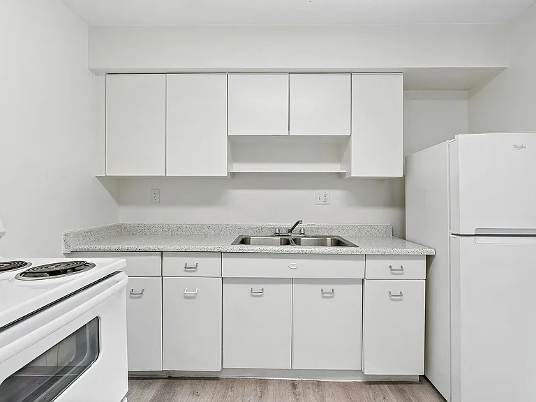 2710 Kings Way — Photo 7