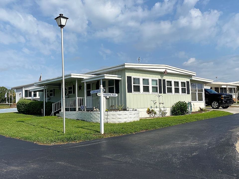1st image of 21 Harbor Oaks Dr