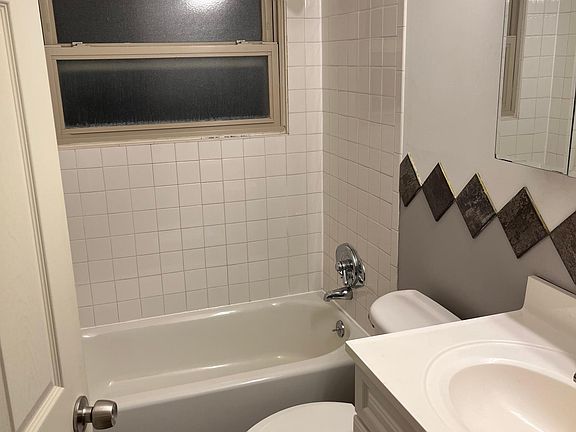 2nd image of 32240 Parkwood St
