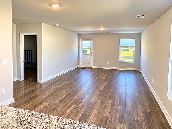 4th image of 335 Mistletoe Way